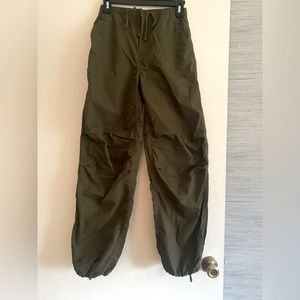 Aritzia TNA Squad Parachute Pant